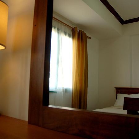 Isabelle Royale Makati Hotel Makati City Buitenkant foto