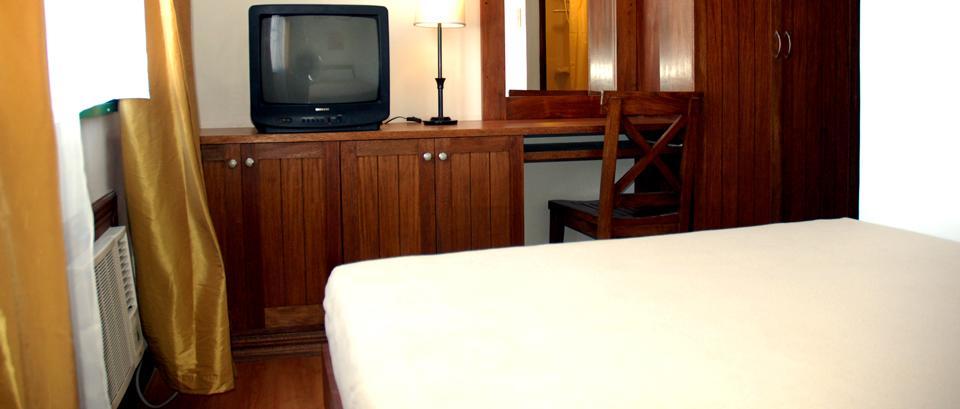 Isabelle Royale Makati Hotel Makati City Buitenkant foto